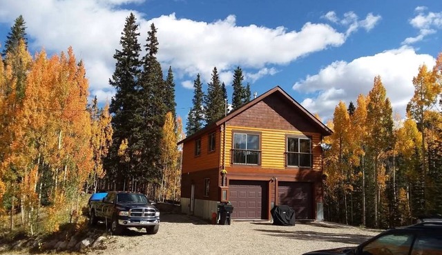 High-alpine private retreat 2-bedroom house in cozy Alma, close to Breckenridge