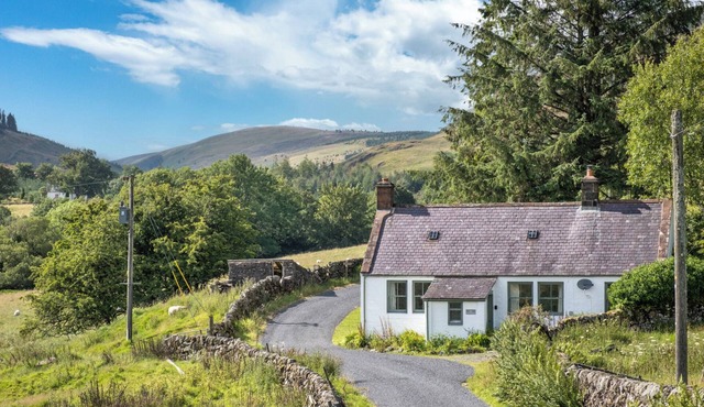 HIGH AUCHENBRACK, pet friendly, character holiday cottage in Moniaive