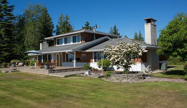 High bank waterfront retreat