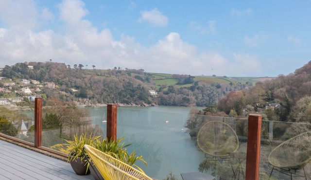 HIGH BANKS, family friendly, country holiday cottage in Dartmouth