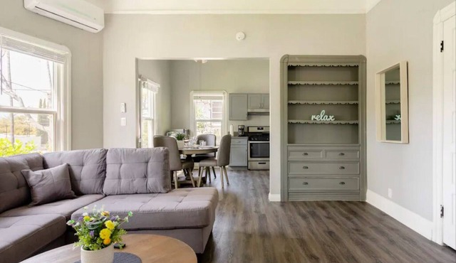 High Ceiling 1BR Craftsman – Walkable Pasadena Gem