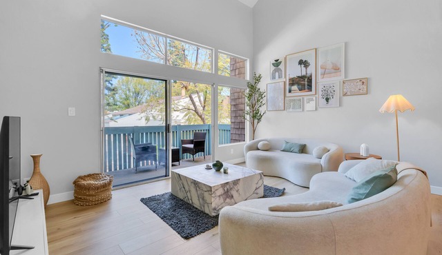 High Ceilings 3BR with Loft-2 Baths Pool & Jacuzzi