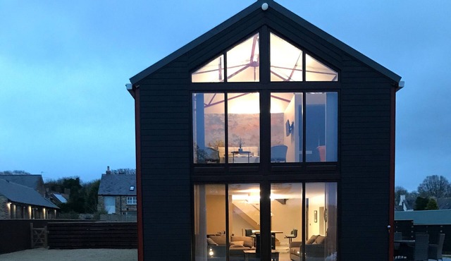 HIGH CHURCH HILL, pet friendly, with hot tub in Witton Gilbert