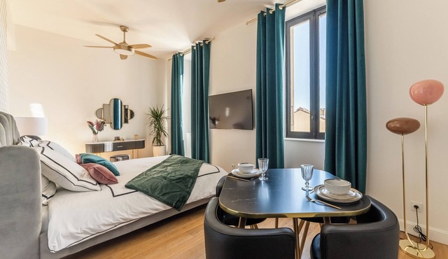 High-class apartment near the Halles de Narbonne -Local bike -Autonomous arrival