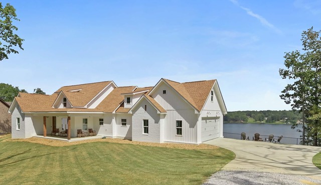 High Cliff Hideaway Tranquil Waterfront Lake Tuscaloosa Home - 20 minutes to UA