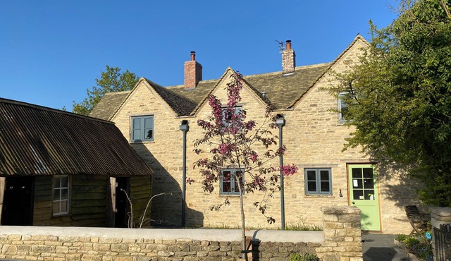 HIGH COGGES FARM HOLIDAY COTTAGES, pet friendly in Witney