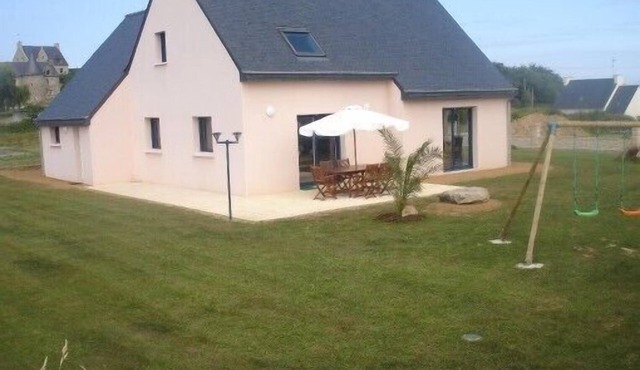 High comfort house, spacious and well-lit in a quiet environment