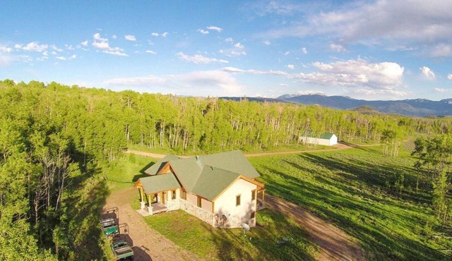 High Country Secluded Off-Grid Lodge/Ranch