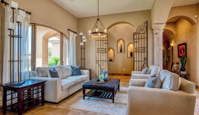 High Desert Mountain View 4bd/5ba Tranquil Retreat