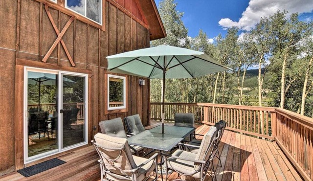 High Elevation Rocky Mountain Retreat with Hot Tub