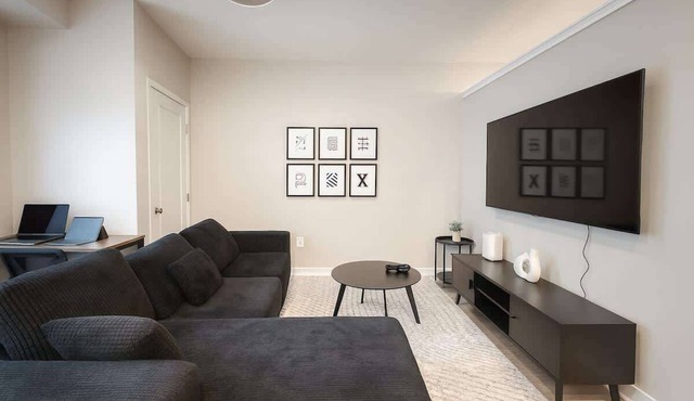 High-End 1BR Uptown Apartment Near Downtown MPLS