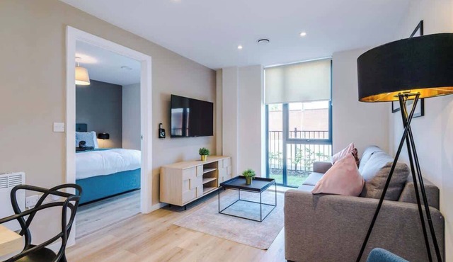 High-End 2BR 2BA Parking City Access