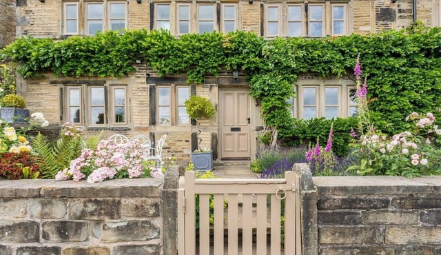 High-end 4-bedroom countryside retreat | Sleeps 8 | Elegant Yorkshire escape