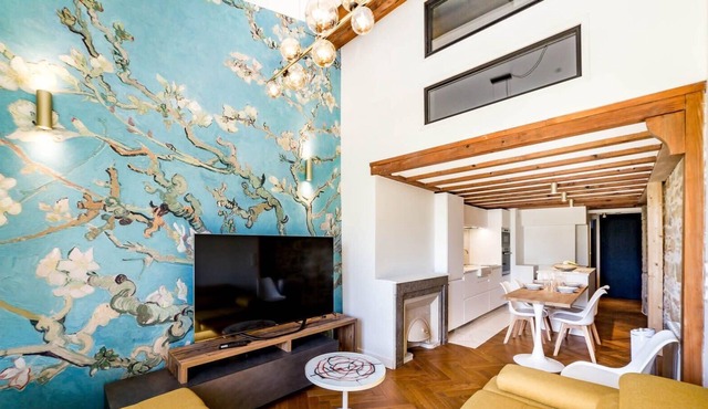 High-end apartment overlooking the quays