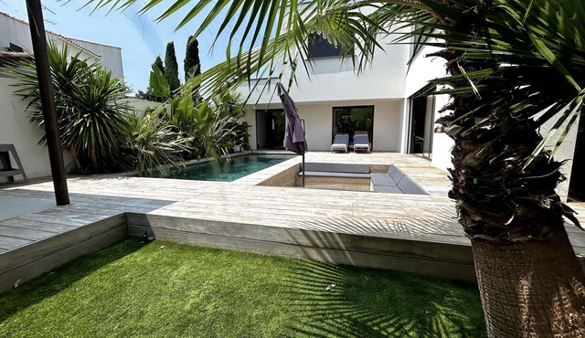 High-end contemporary villa 5 min from the beaches