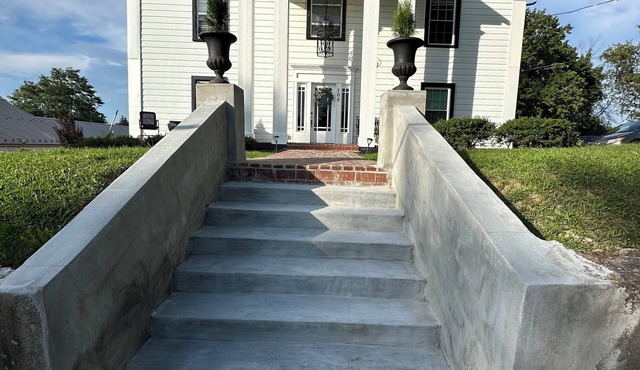 High-end cozy apartment walking distance to down town Christiansburg.