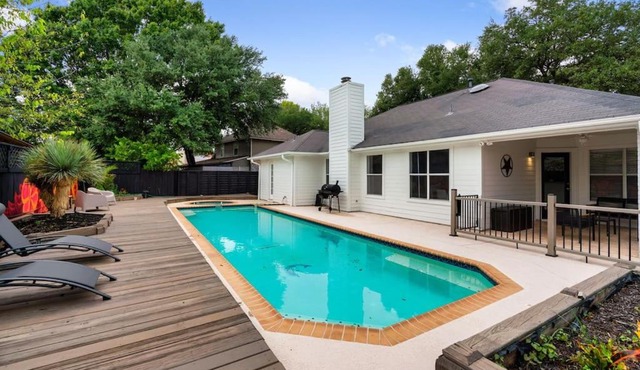 High End Design Home with Pool & Hot Tub Gameroom