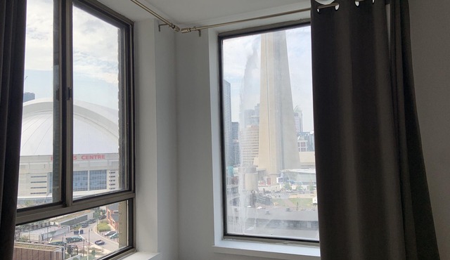 High-End, Downtown, Lakefront 2 BEDROOM + DEN