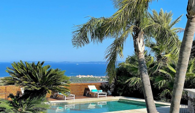 High end estate with superb sea view, heated swimming pool, tennis, jacuzzi