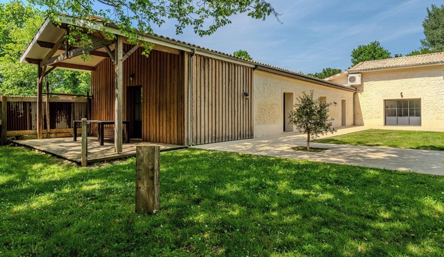 High-end group pool villa – between ocean and vineyards