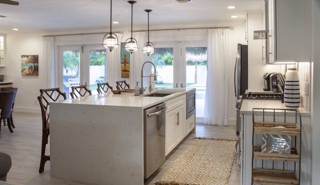 High End, Head to Toe Renovation home with Pool & Hot tub