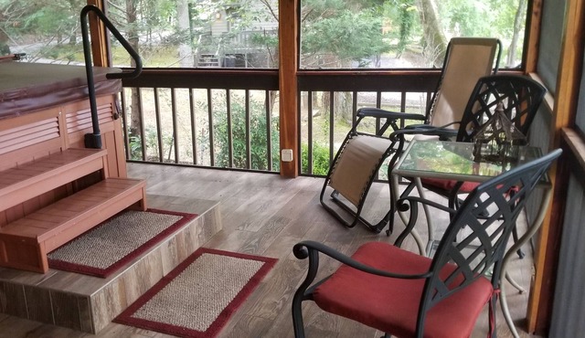 High end Hiawassee River front cabin in Murphy, NC