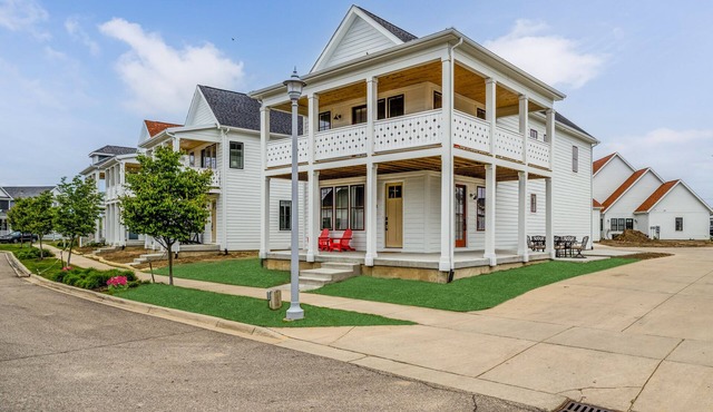 High End Home in St Joseph, MI with Water Views & Pool! 7 night minimum.