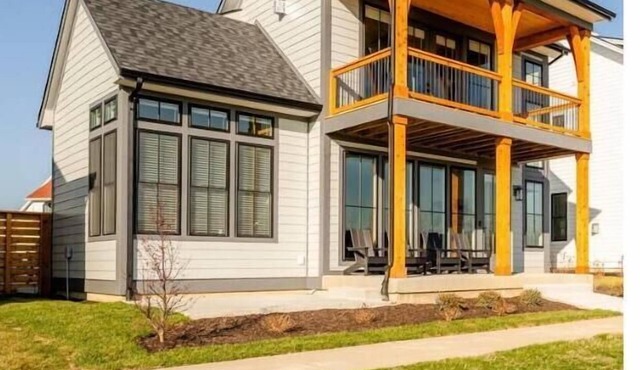 High End Home on Water & Pool! 7 night minimum. Sunday to Sunday