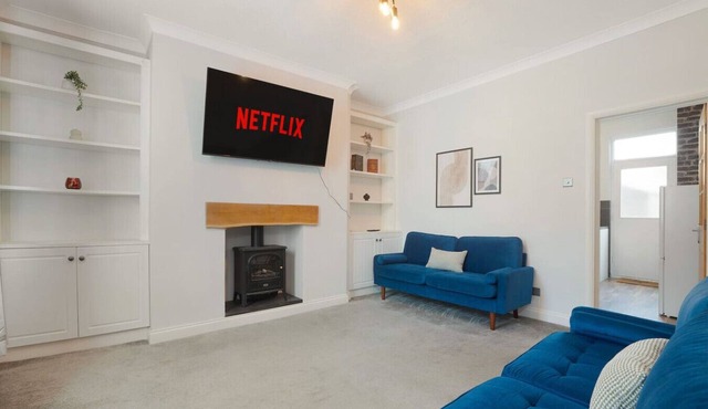 High-End home|Parking|3 beds|sleeps 5