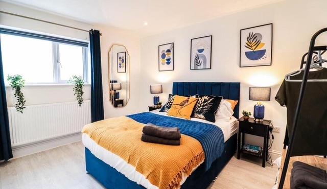 High End London Flat Close to Station - 10mins to Central London