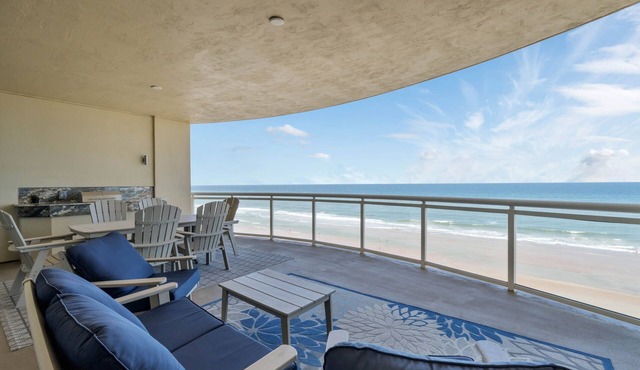 High End Lux Condo With Oceanfront Massive Balcony