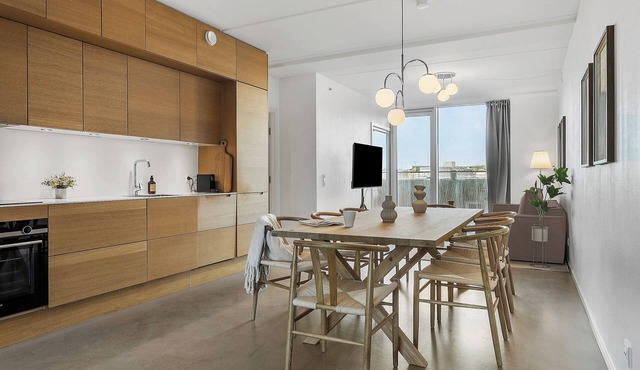 High-End Marina Apt w Outdoor Areas & Free Parking