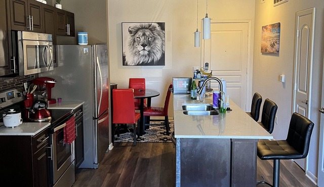 High end Modern Apartment Located at the beautiful Domain