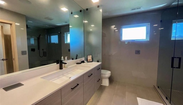 High-end Modern Cottage! Close to the all the best things Bozeman has to offer!