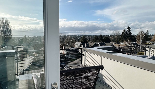 High End, Modern Retreat w/Mountain Views Perched on the Phinney Ridge