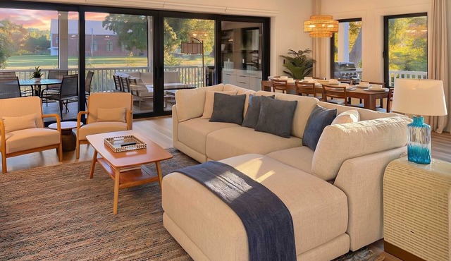 High-End New Build | Folly & DT w/Hot Tub