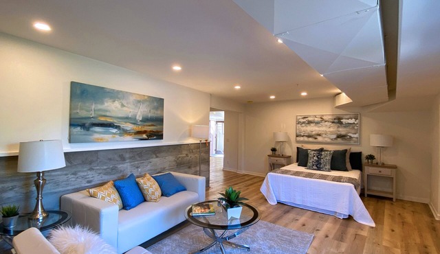 High End One Bedroom Suite with Beautiful views and Jacuzzi Hot Tub