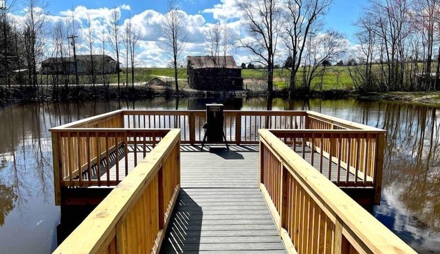 High End Pond Chalet in Country & But Near Shops