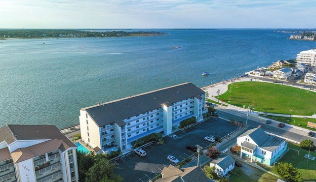 High End Updates, Open Bay Views, Bayfront pool, 3 blocks to beach/boardwalk!