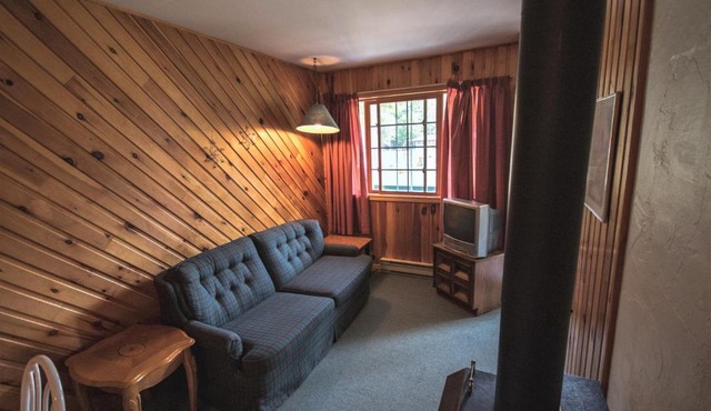 High Falls Bay Cottages, Camping & Waterpark