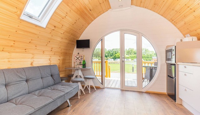 High Farm Deluxe Pod