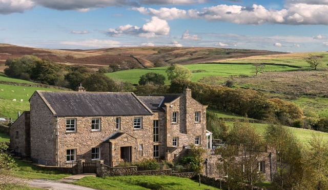 HIGH FELLSIDE HALL, family friendly, with pool in Sedbergh