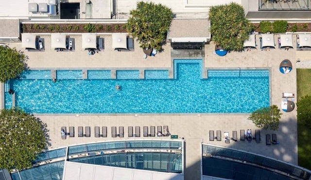 High-Floor Hilton 2BR w/Ocean Views & Pool