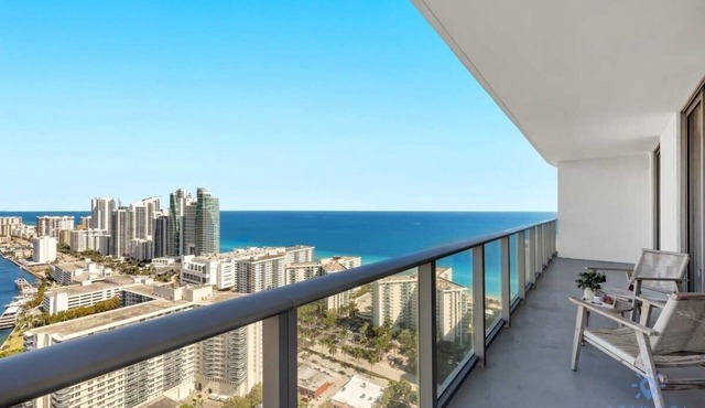 High Floor with Stunning Views | Amazing Pools