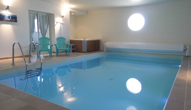 HIGH STANDARD VILLA 150M FROM THE BEACH, HEATED INDOOR POOL