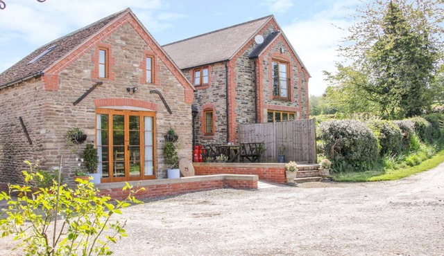 HIGH GROVE, family friendly, character holiday cottage in Ludlow