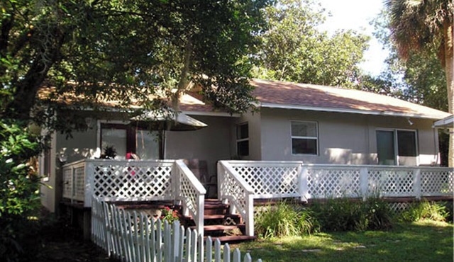 High Hedges Cottage - Close to downtown Mt Dora in quiet neighborhood