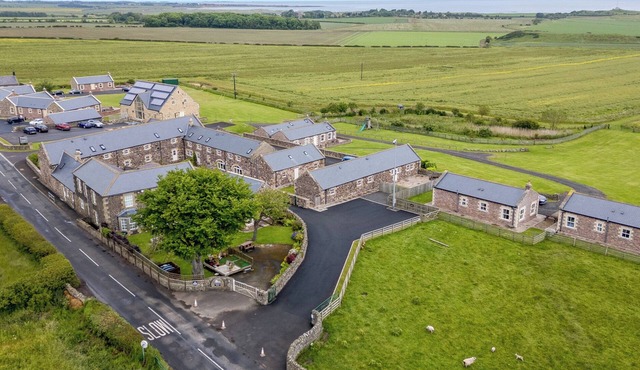 HIGH HEMMEL HOUSE, family friendly, with pool in Embleton