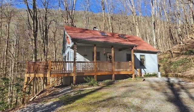High Hope-Escape to A Tranquil Cabin Retreat at 4000 Feet, Pet friendly
