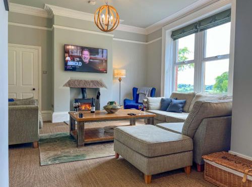 High House Cottage, Southwaite in a rural setting with garden, BBQ & hot tub